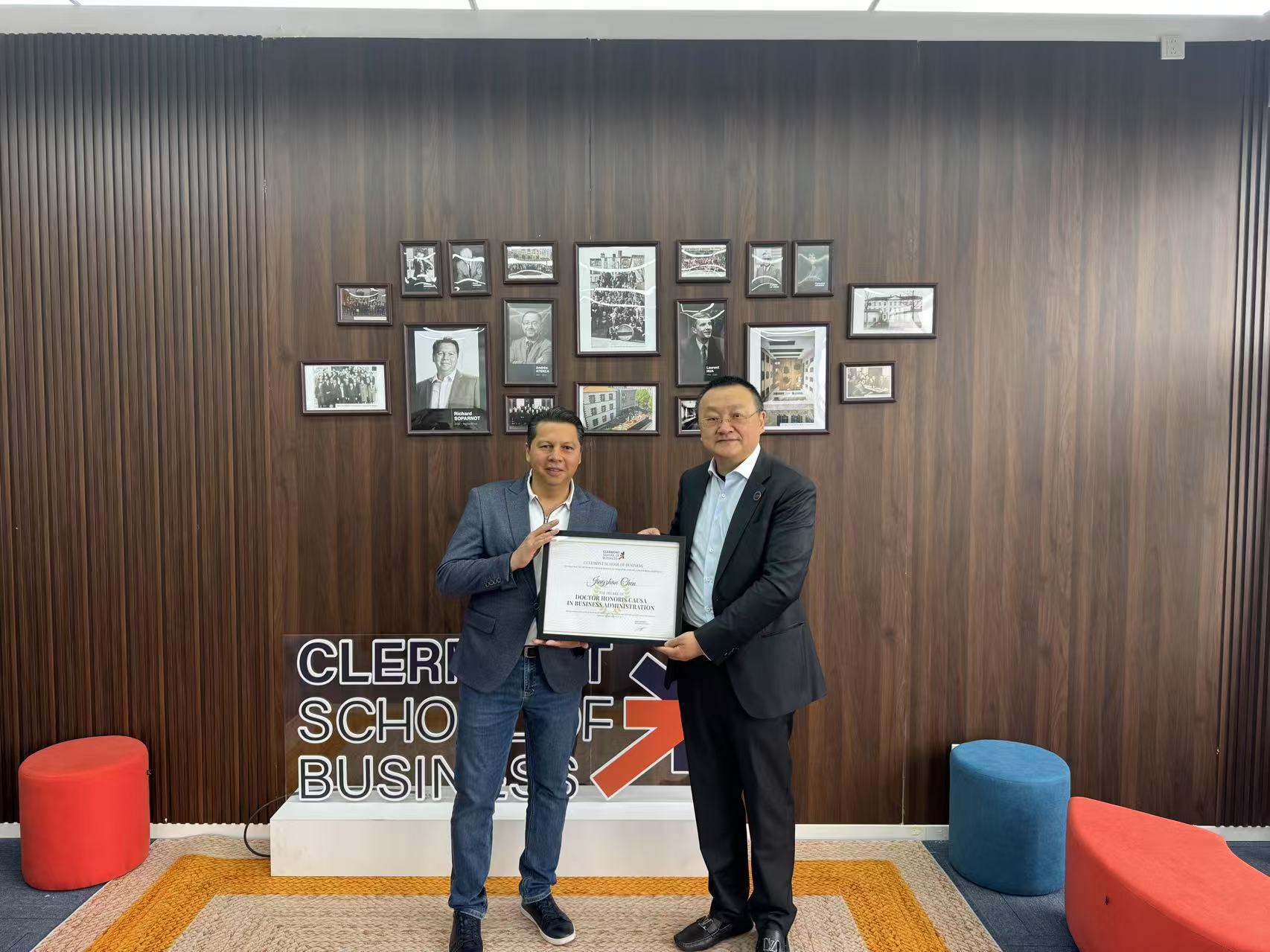 致敬卓越！法国克莱蒙高等商学院上海分校校长获颁荣誉博士，该荣誉也曾授予法国总统